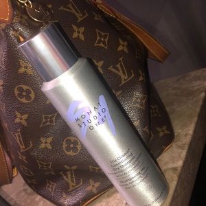Monat Dry shampoo